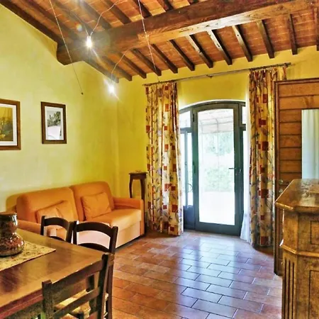 Holiday home Appealing In With Garden Gambassi Terme