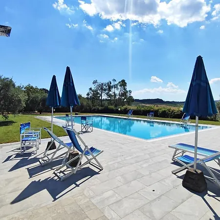 Holiday home Appealing In With Garden