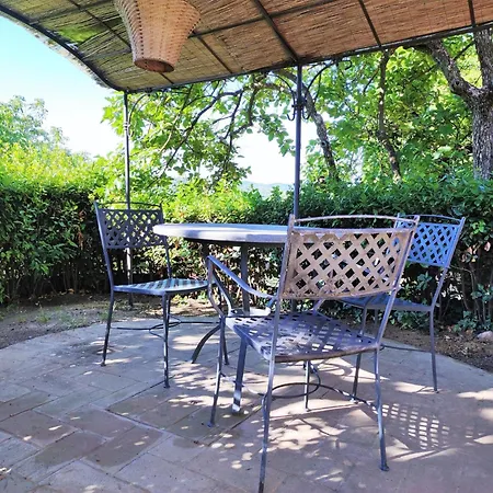 Holiday home Appealing In With Garden *