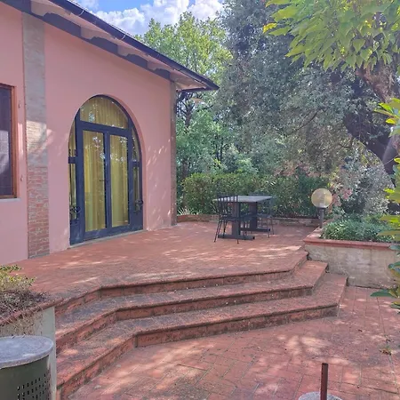 Appealing In With Garden Holiday home *