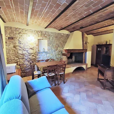 Holiday home Appealing In With Garden Gambassi Terme
