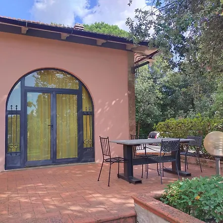 Holiday home Appealing In With Garden