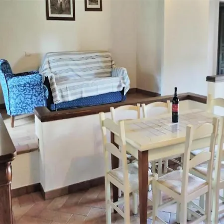 Holiday home Appealing In With Garden